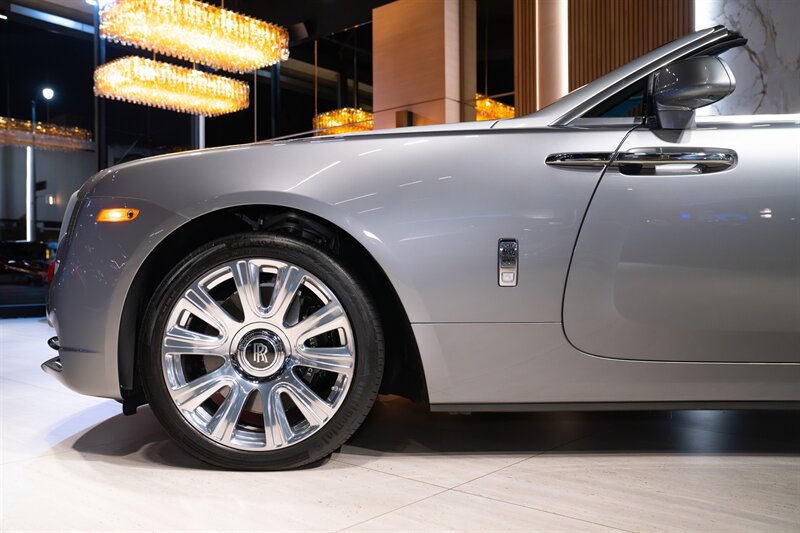 Used 2016 Rolls-Royce Dawn RWD image 13