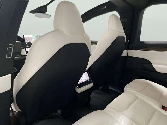 Used 2022 Tesla Model X image 26
