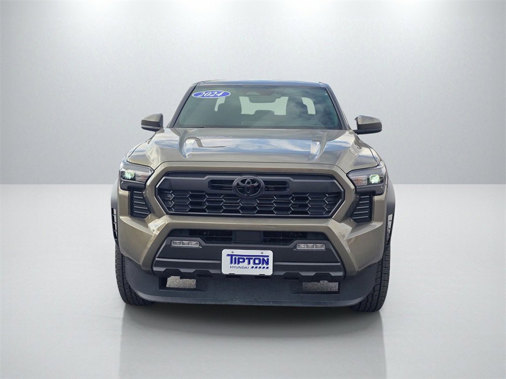Used 2024 Toyota Tacoma TRD Off-Road image 2