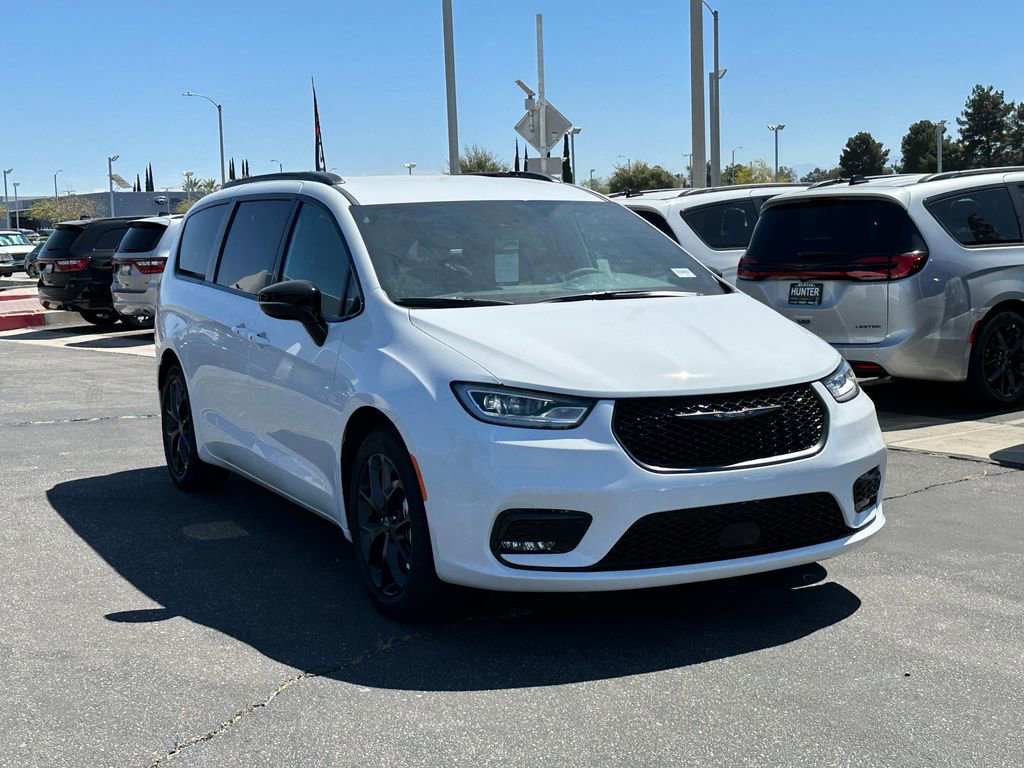 New 2026 Chrysler Pacifica Select FWD image 10