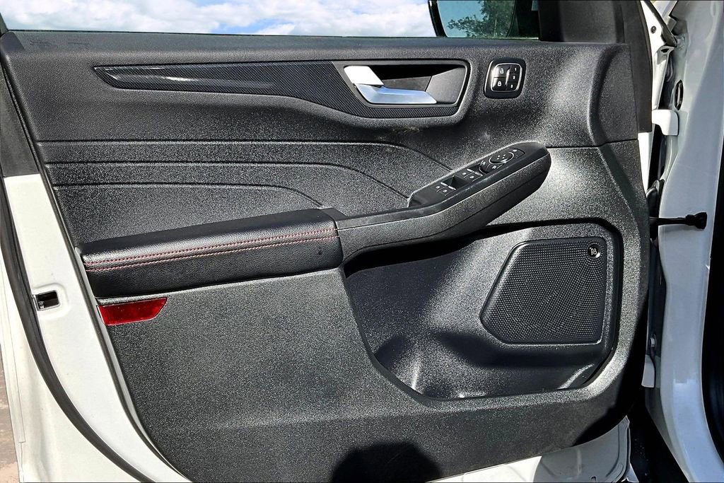 Used 2025 Ford Escape ST-Line Elite w/ Premium Technology Package image 22