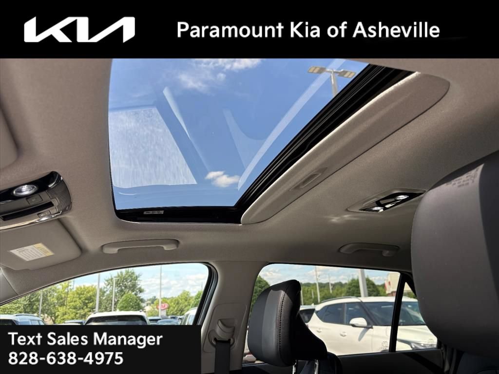 Certified 2025 Kia Niro FWD image 13