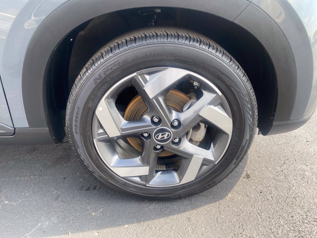 Used 2025 Hyundai Venue SEL FWD image 14
