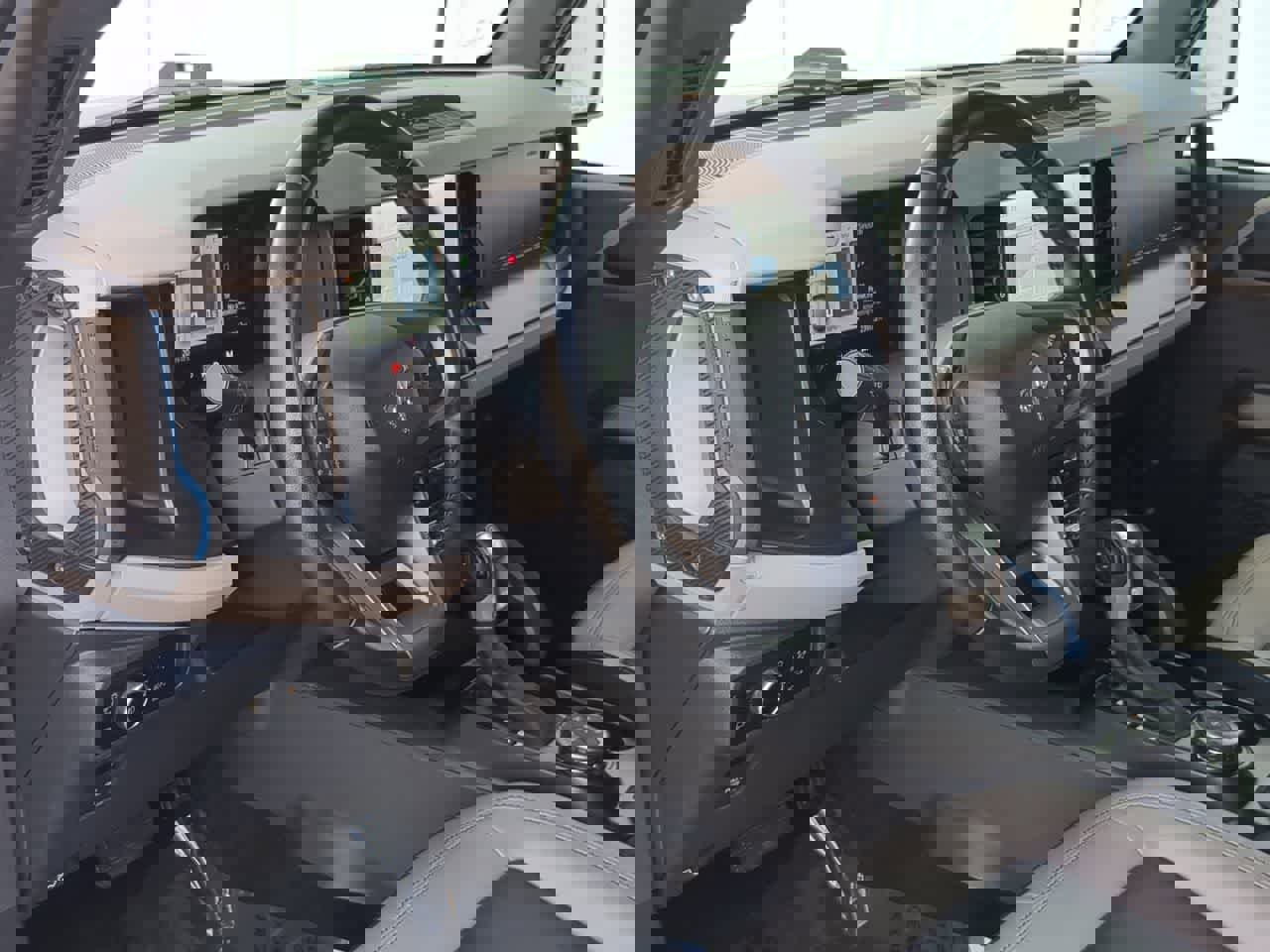 Used 2023 Ford Bronco Wildtrak image 10