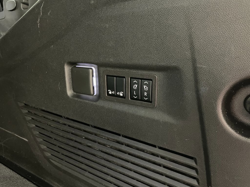 Used 2023 GMC Yukon XL AT4 w/ Max Trailering Package image 51