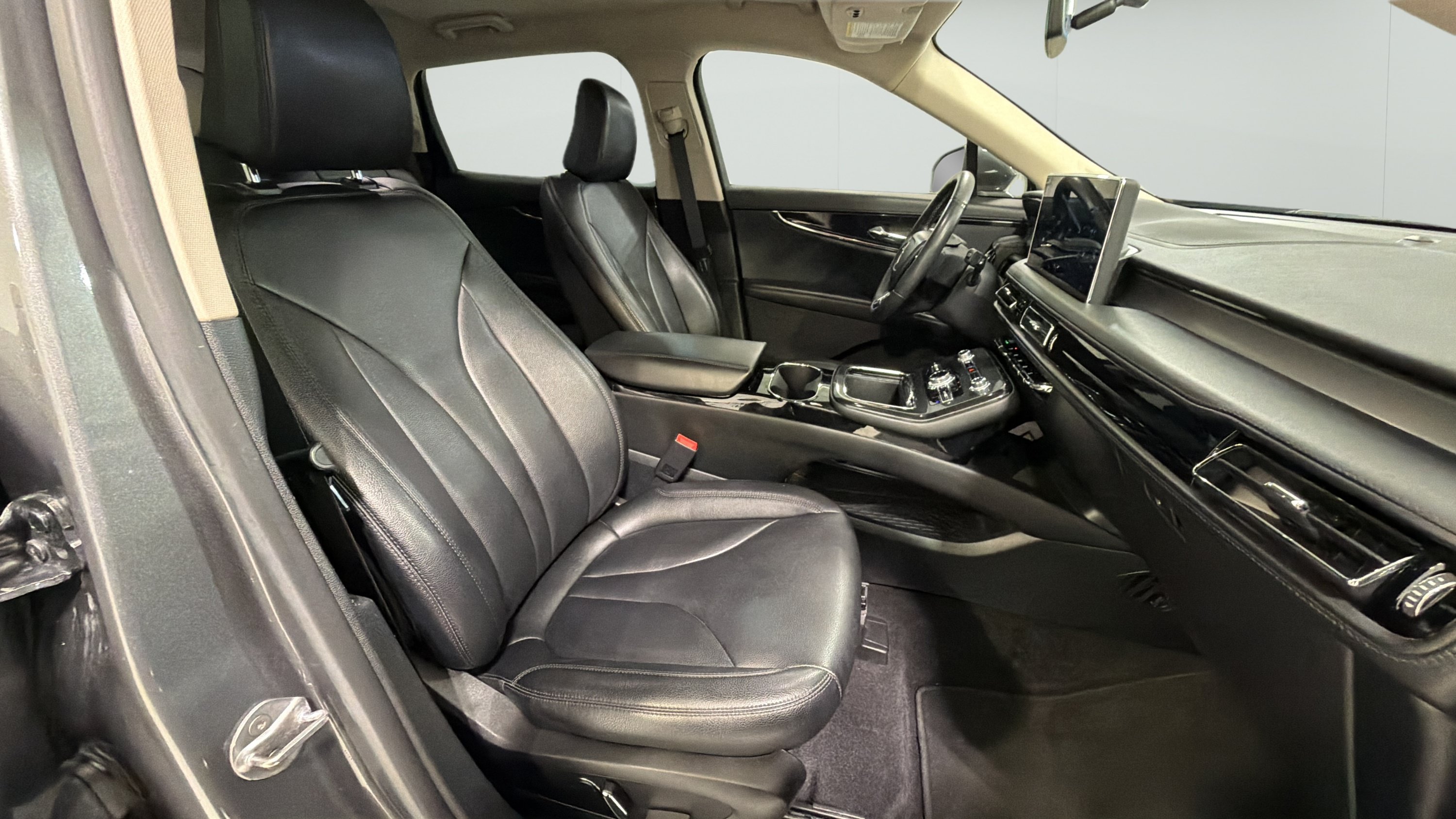 Used 2023 Lincoln Nautilus FWD w/ Premium Package image 23