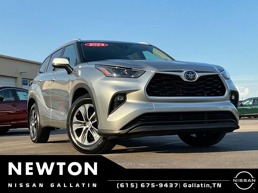 Used 2024 Toyota Highlander XLE AWD/4WD image 29