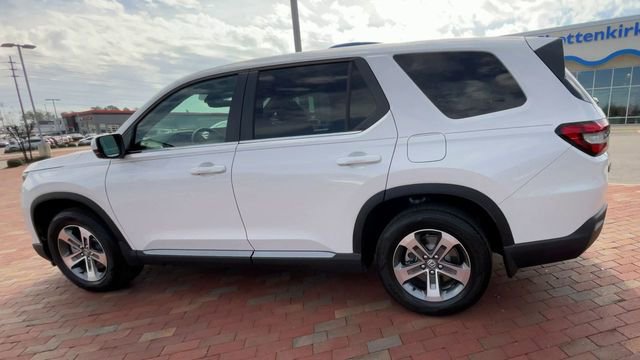 Used 2025 Honda Pilot EX-L image 7