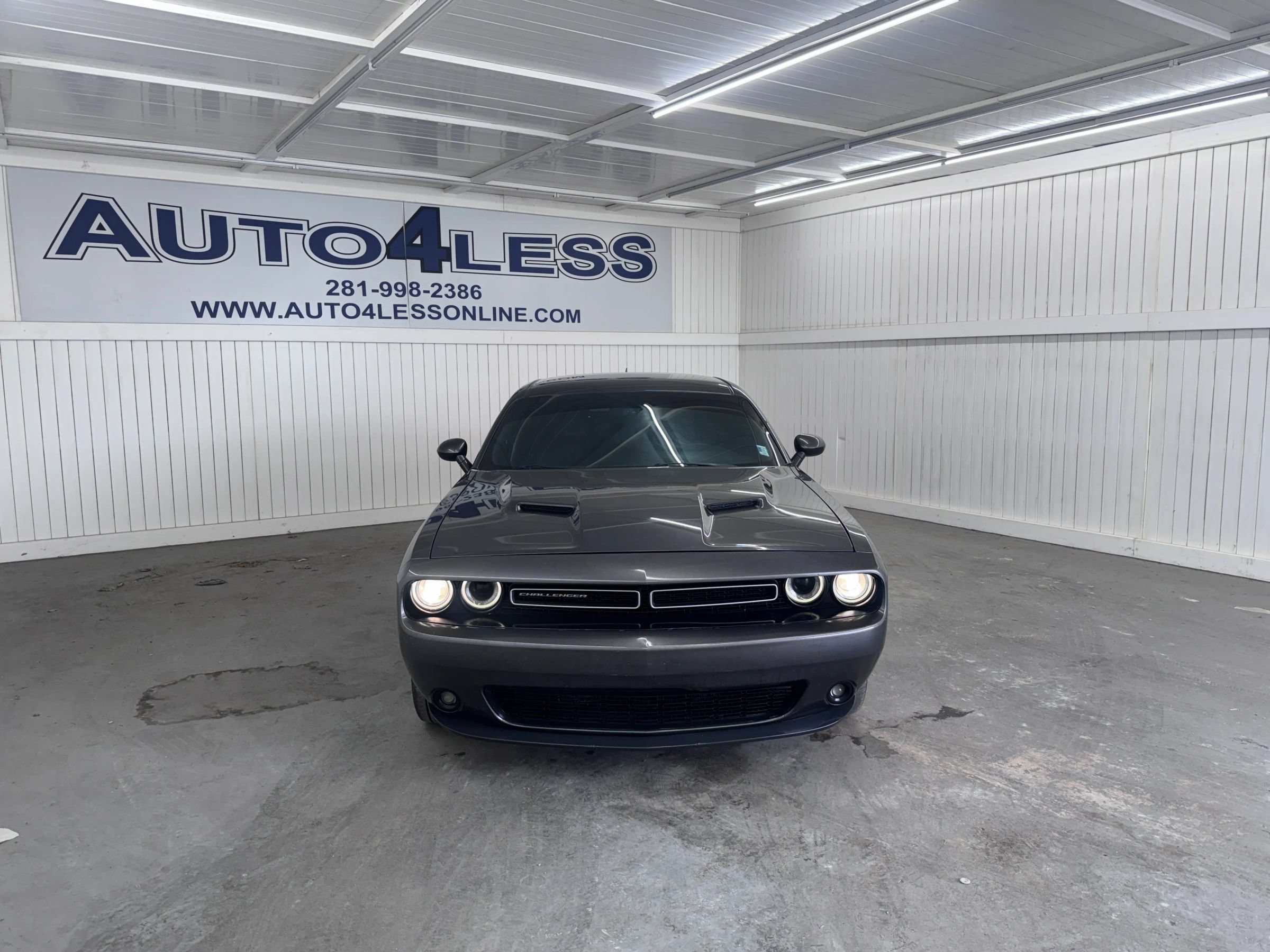 Used 2016 Dodge Challenger SXT Plus RWD image 2