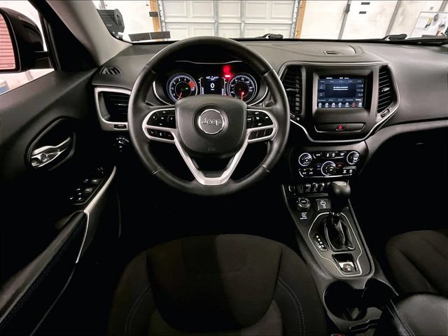 Used 2019 Jeep Cherokee Latitude AWD/4WD image 5