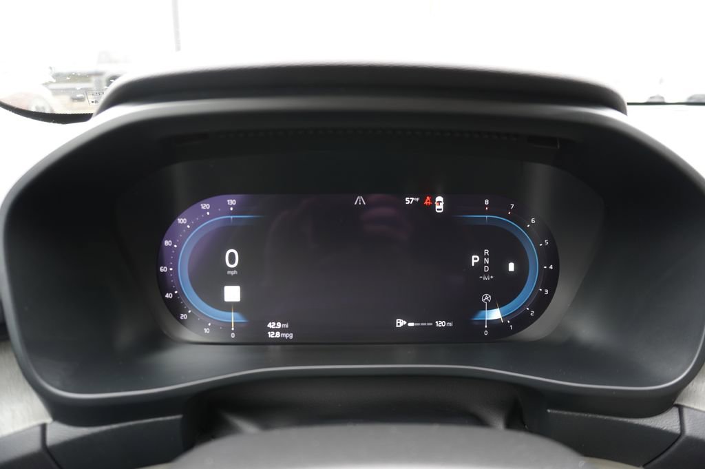 Used 2023 Volvo XC40 B5 Plus image 15