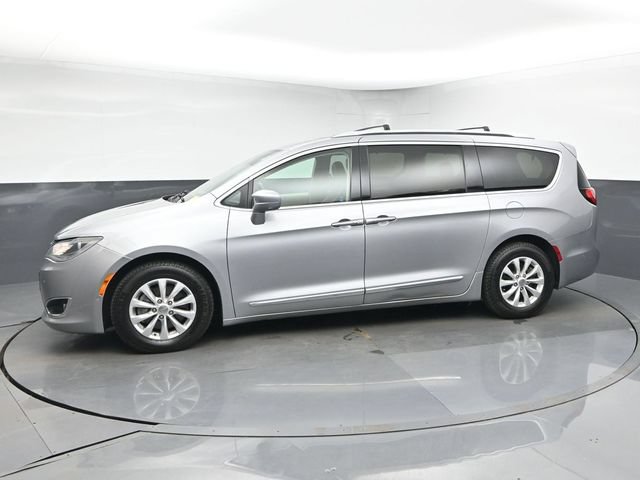 Used 2018 Chrysler Pacifica Touring-L w/ Advanced Safetytec Group FWD image 4