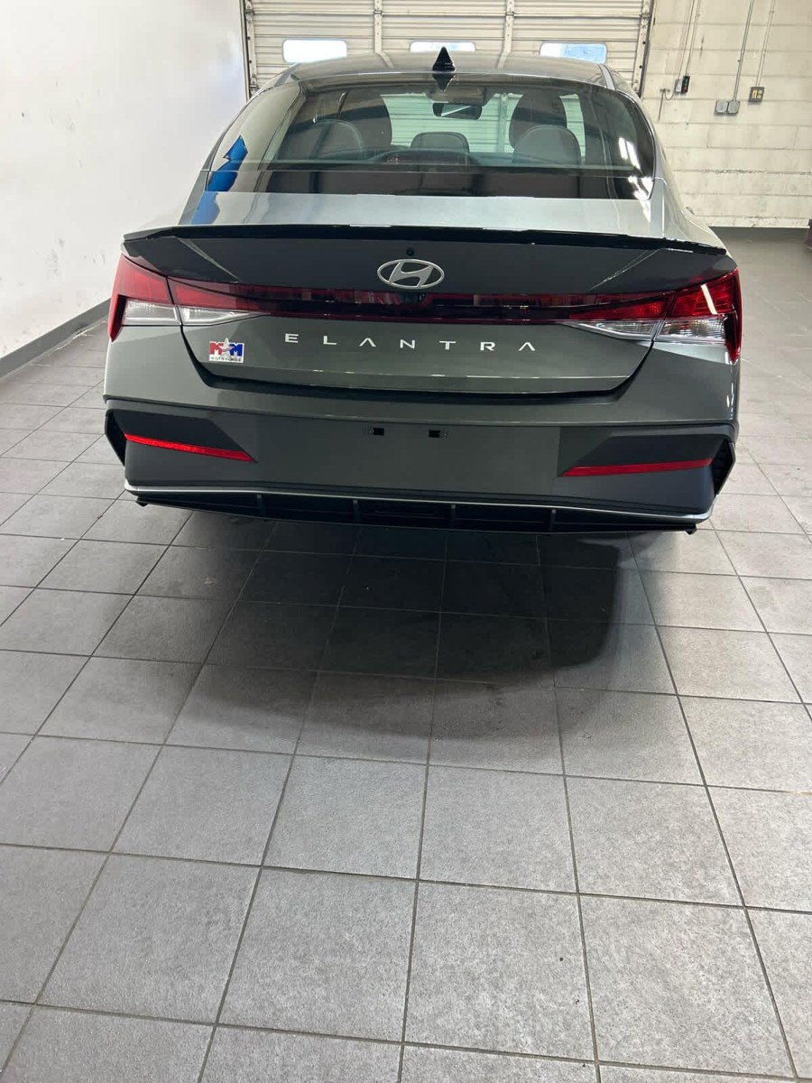 New 2026 Hyundai Elantra SEL Sport FWD image 7