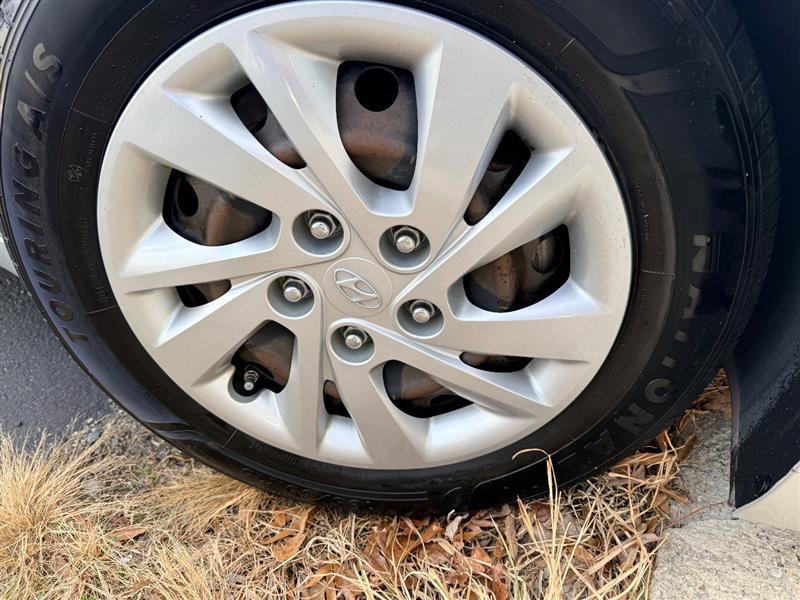 Used 2019 Hyundai Elantra SE image 34