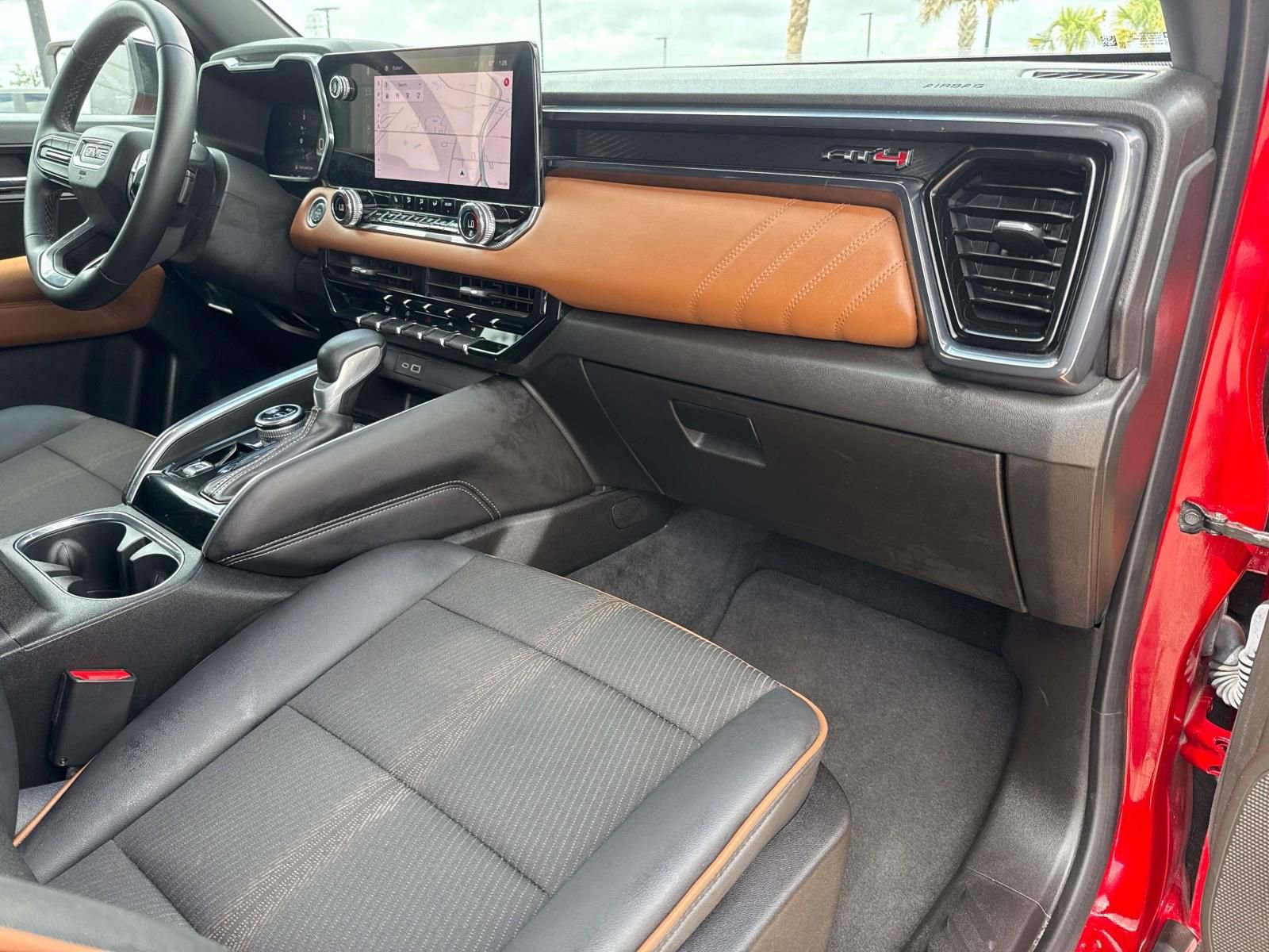 Used 2023 GMC Canyon AT4 image 12