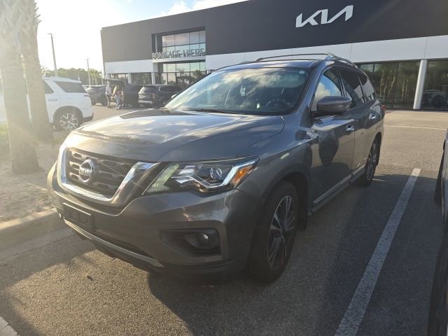 Used 2017 Nissan Pathfinder Platinum image 2