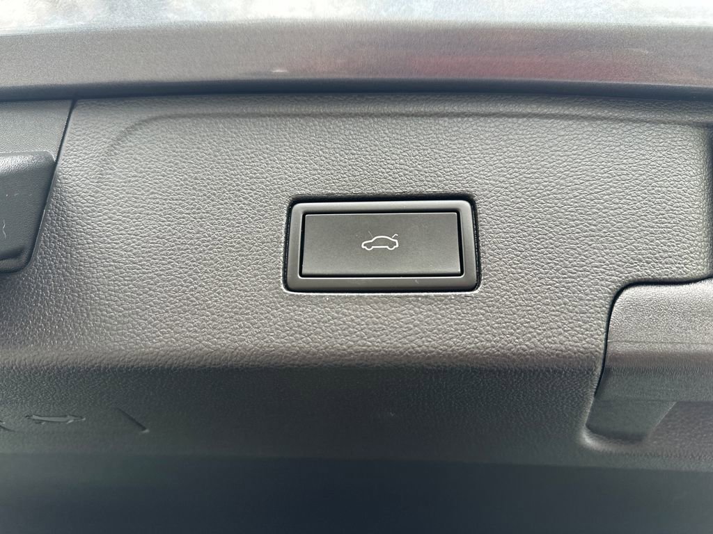 Certified 2023 Volkswagen Atlas Cross Sport SE AWD/4WD image 15