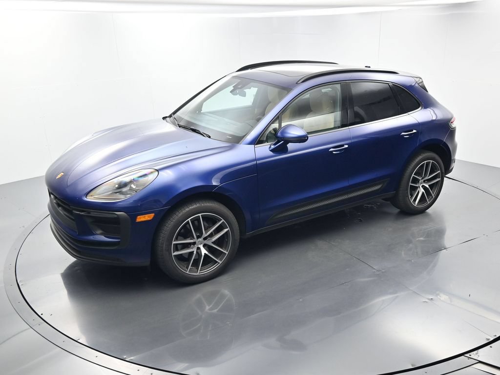 Certified 2025 Porsche Macan AWD/4WD image 32