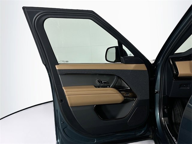 Used 2025 Land Rover Range Rover Sport SE image 11