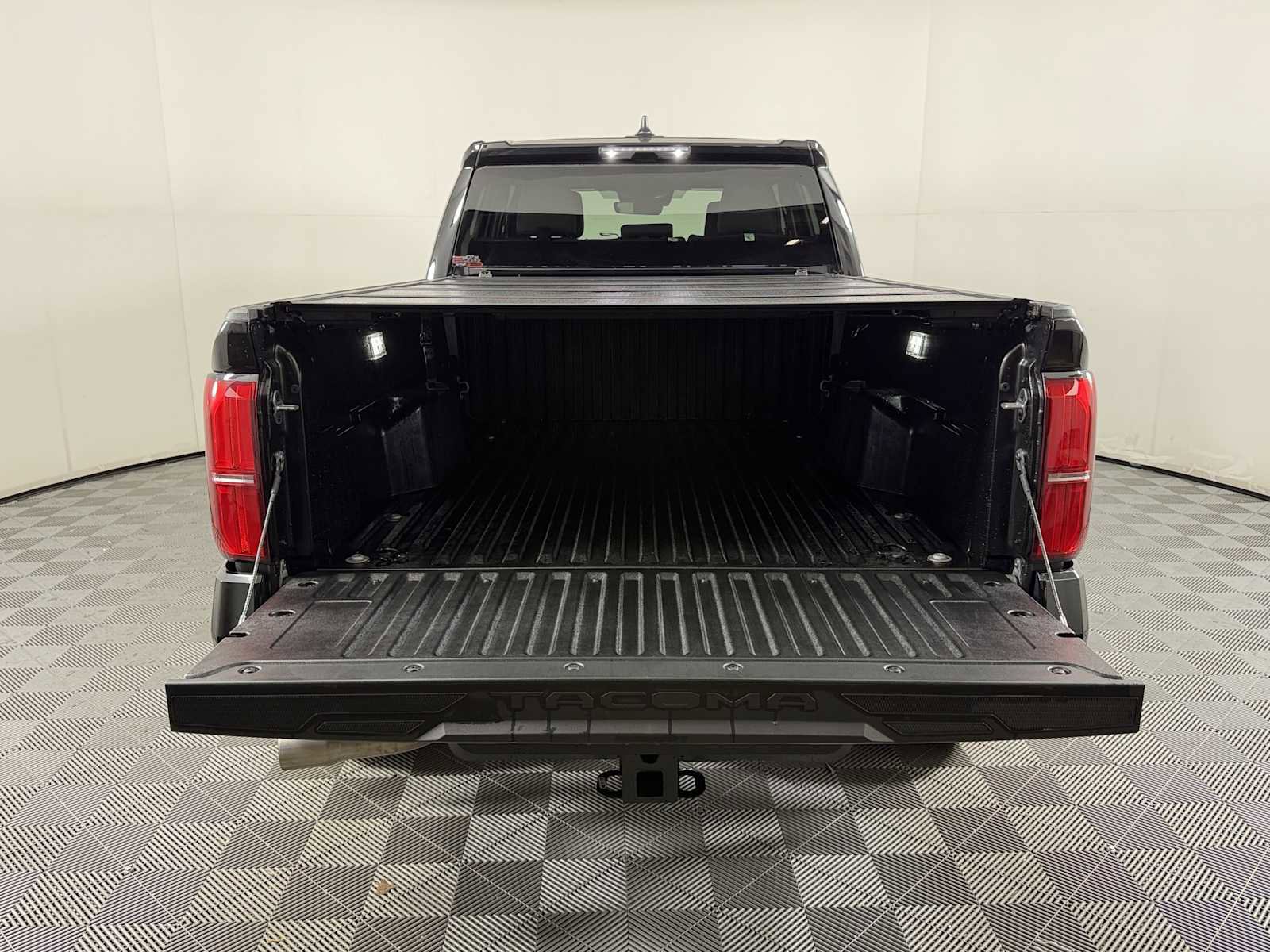 Used 2025 Toyota Tacoma TRD Off-Road AWD/4WD image 17