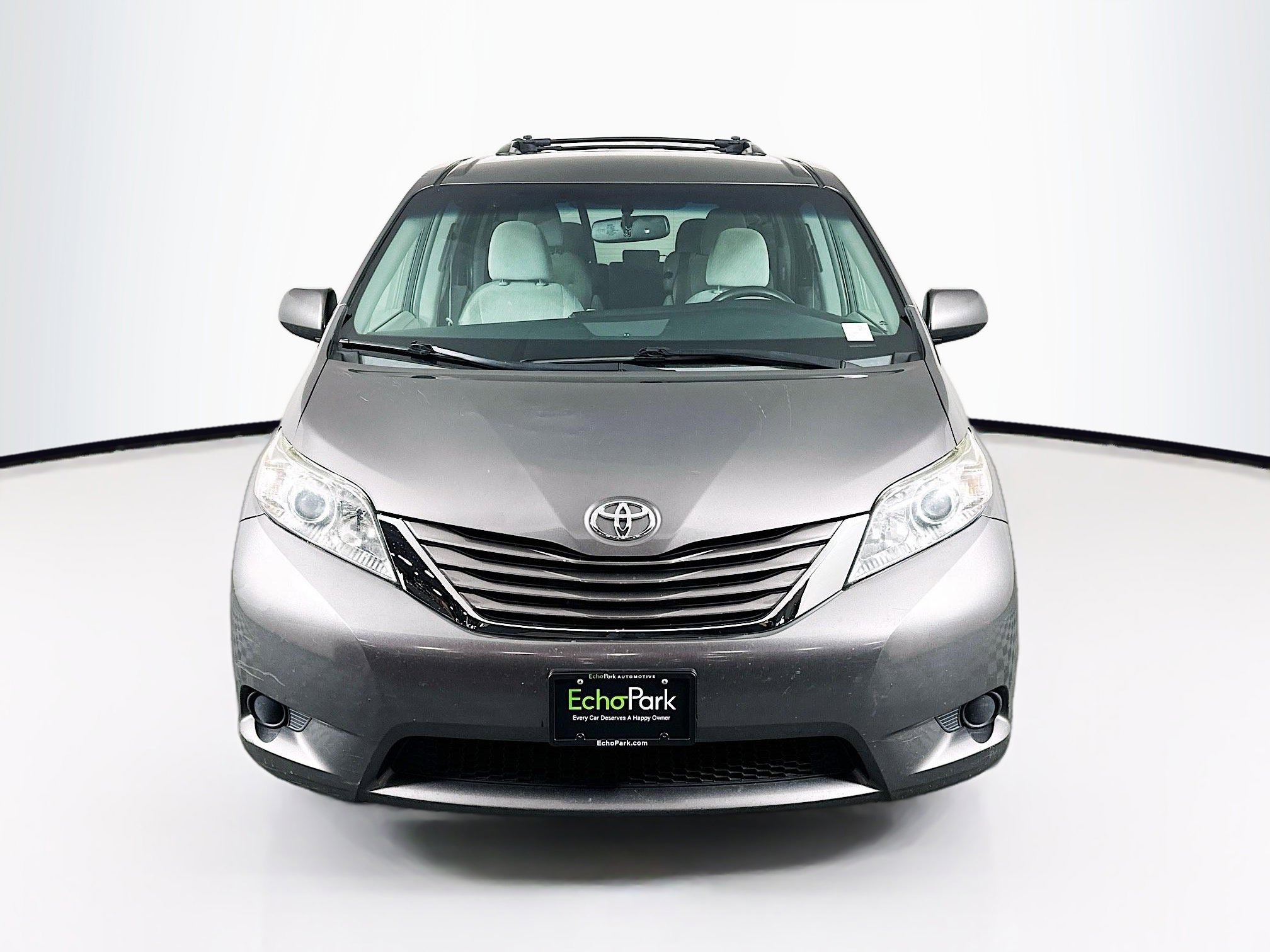Used 2015 Toyota Sienna LE image 2