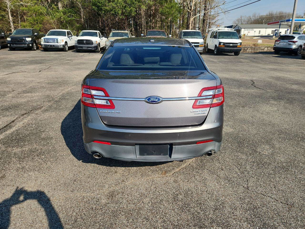 Used 2014 Ford Taurus Limited w/ Equipment Group 301A FWD image 7
