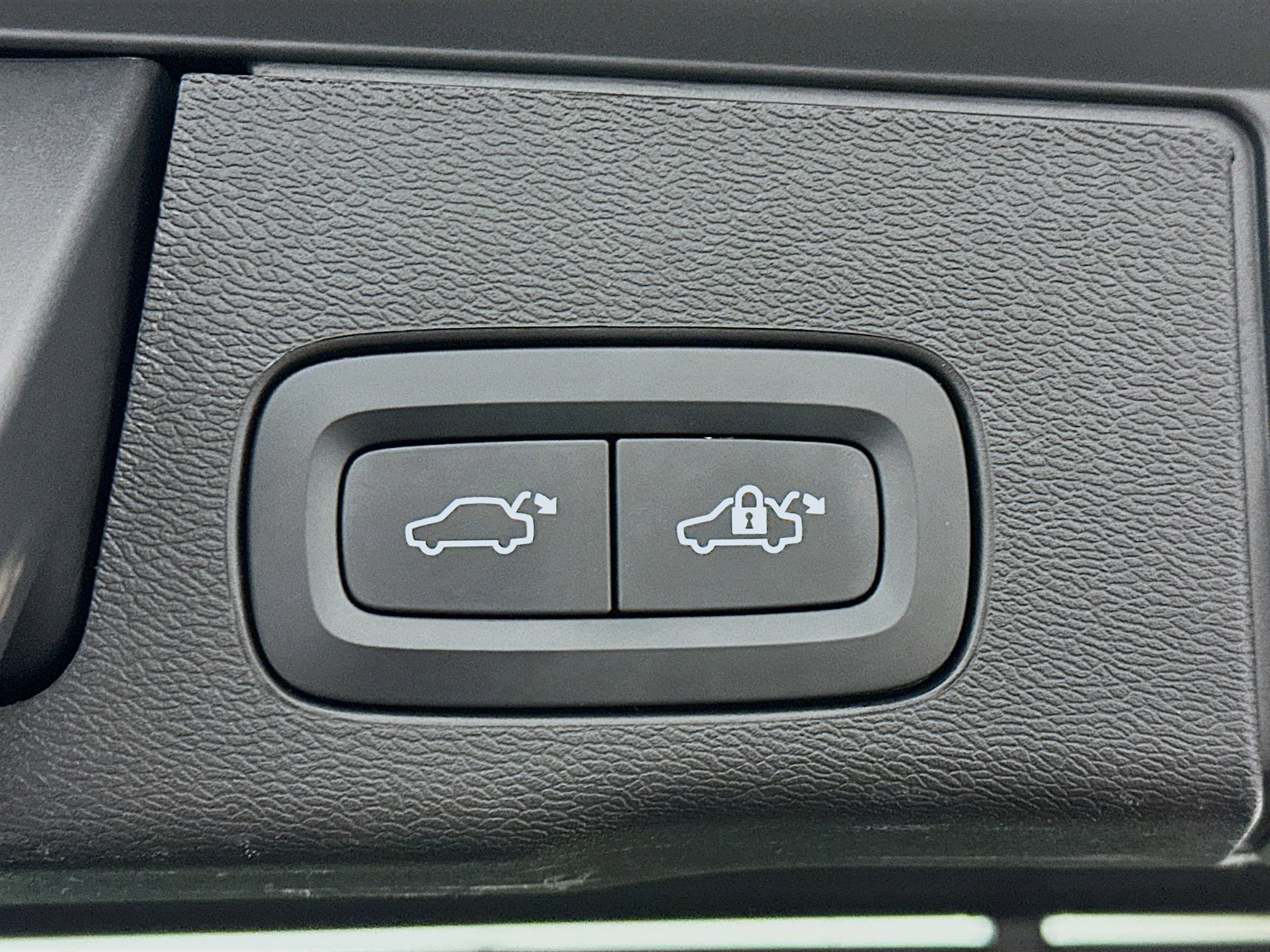 Used 2023 Volvo XC60 B5 Core w/ Climate Package image 32