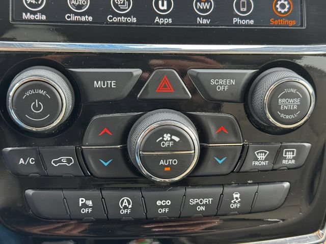 Certified 2022 Jeep Grand Cherokee Laredo E w/ Security & Convenience Group AWD/4WD image 36
