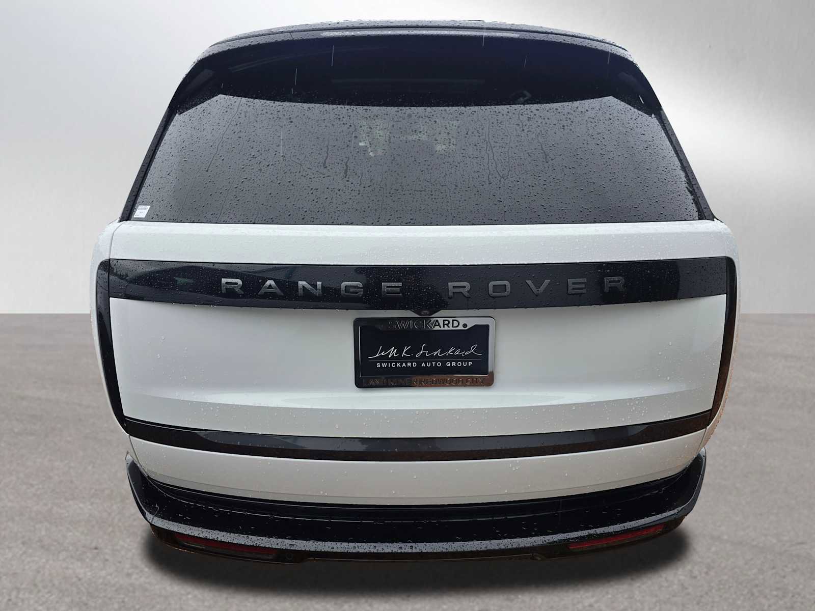 Used 2024 Land Rover Range Rover Long Wheelbase SE image 4