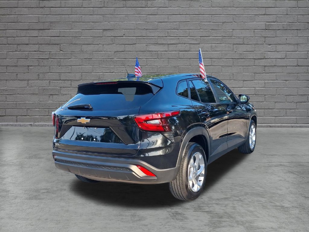 Used 2026 Chevrolet Trax LS w/ LS Convenience Package FWD image 8