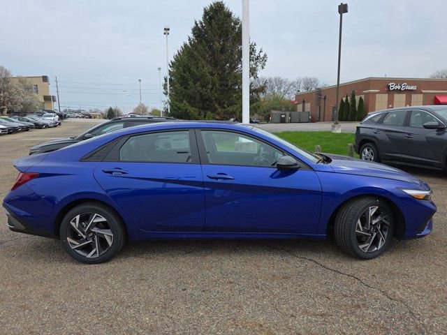 Certified 2025 Hyundai Elantra Sport image 22