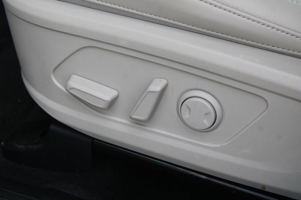 Certified 2025 Kia Sorento S w/ Panoramic Sunroof Package FWD image 23