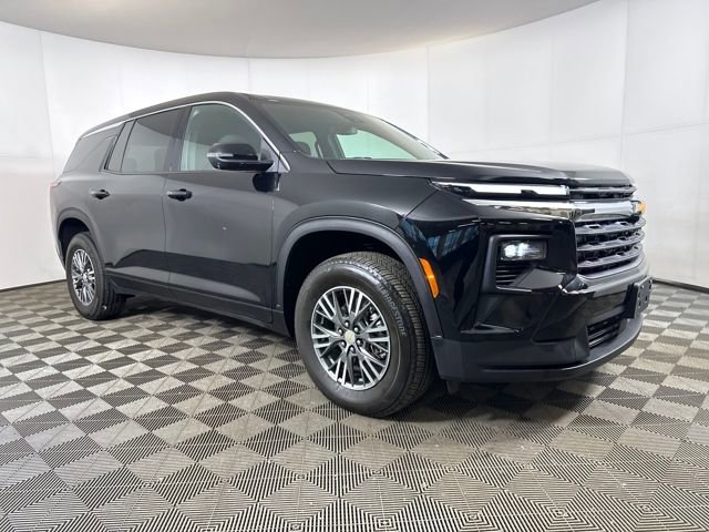 Used 2024 Chevrolet Traverse LS image 2