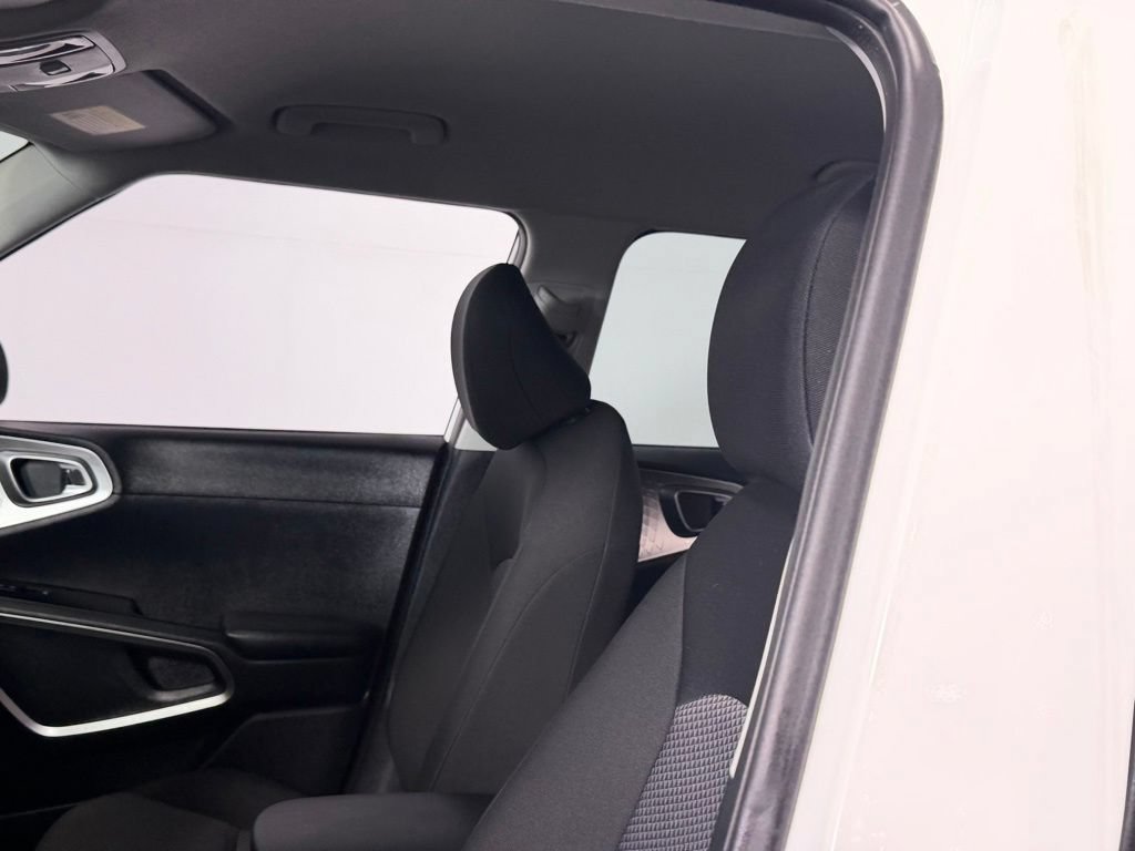 Used 2025 Kia Soul LX FWD image 25