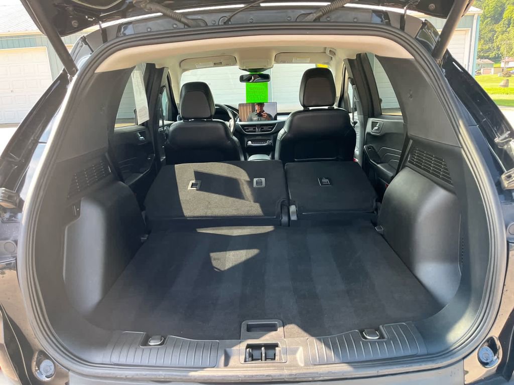 Used 2023 Ford Escape Platinum image 11