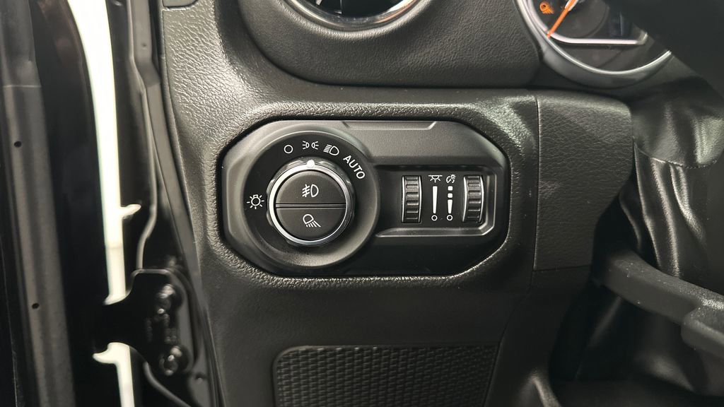 Used 2022 Jeep Gladiator Overland AWD/4WD image 30