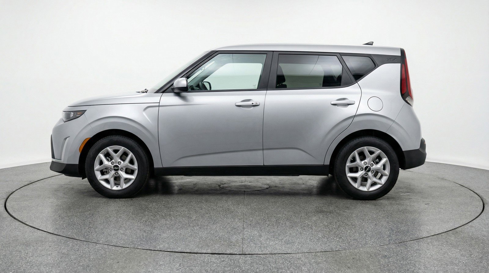 Used 2025 Kia Soul LX w/ LX Technology Package FWD image 5