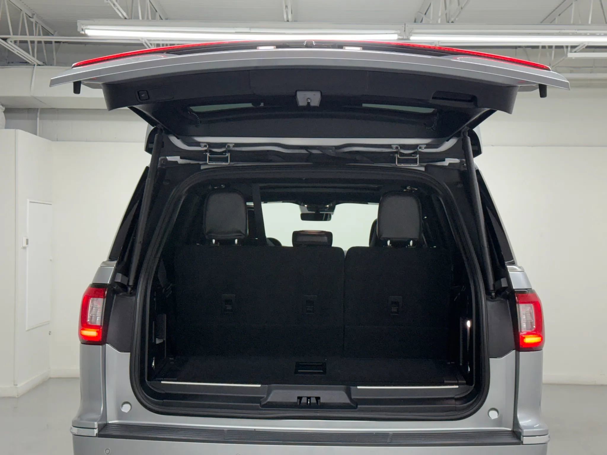 Used 2021 Lincoln Navigator Reserve w/ Luxury Package image 40