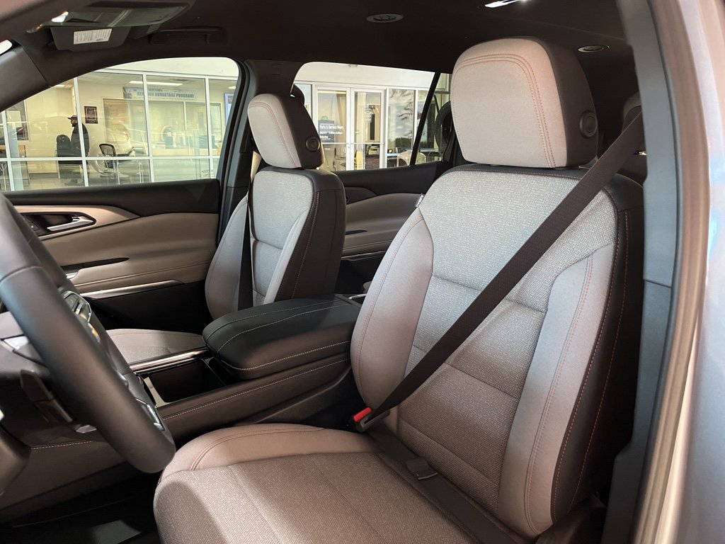 New 2026 Chevrolet Traverse LT w/ LPO, Floor Liner Package FWD image 23