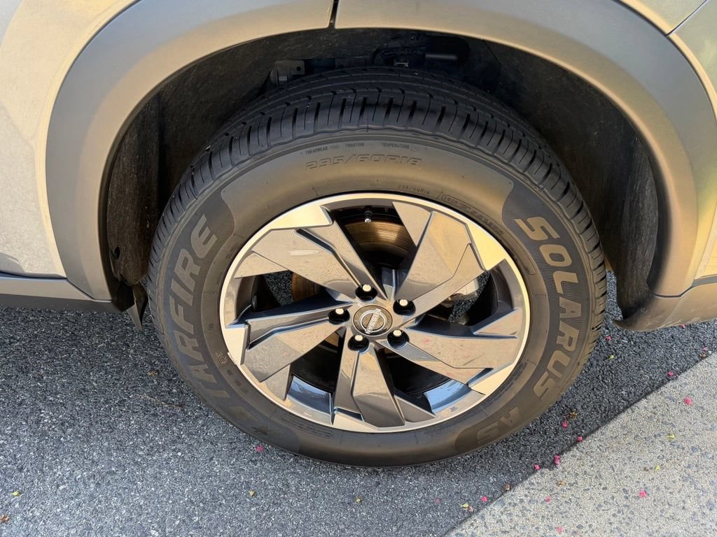 Used 2025 Nissan Rogue SV FWD image 14