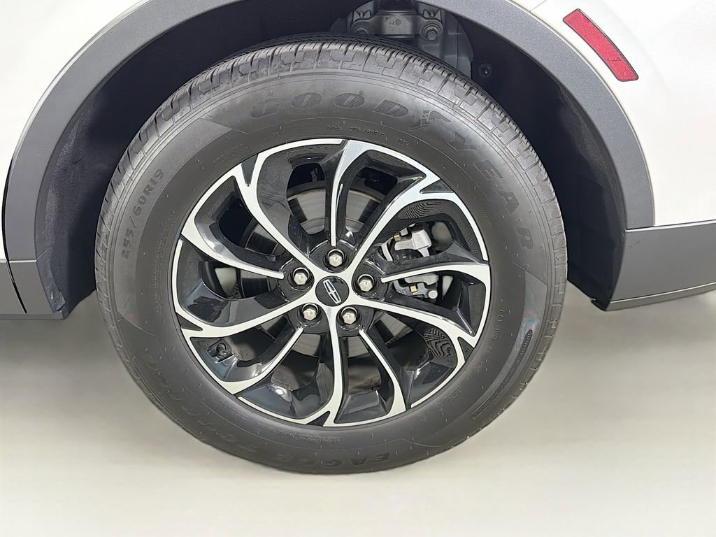 Used 2024 Lincoln Nautilus Premier image 33