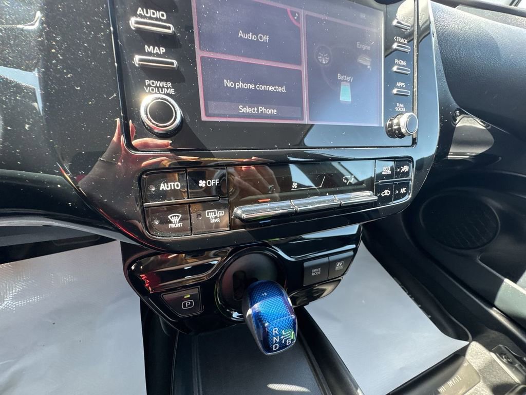 Used 2020 Toyota Prius LE FWD image 25