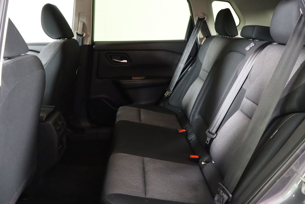 Used 2024 Nissan Rogue SV image 17