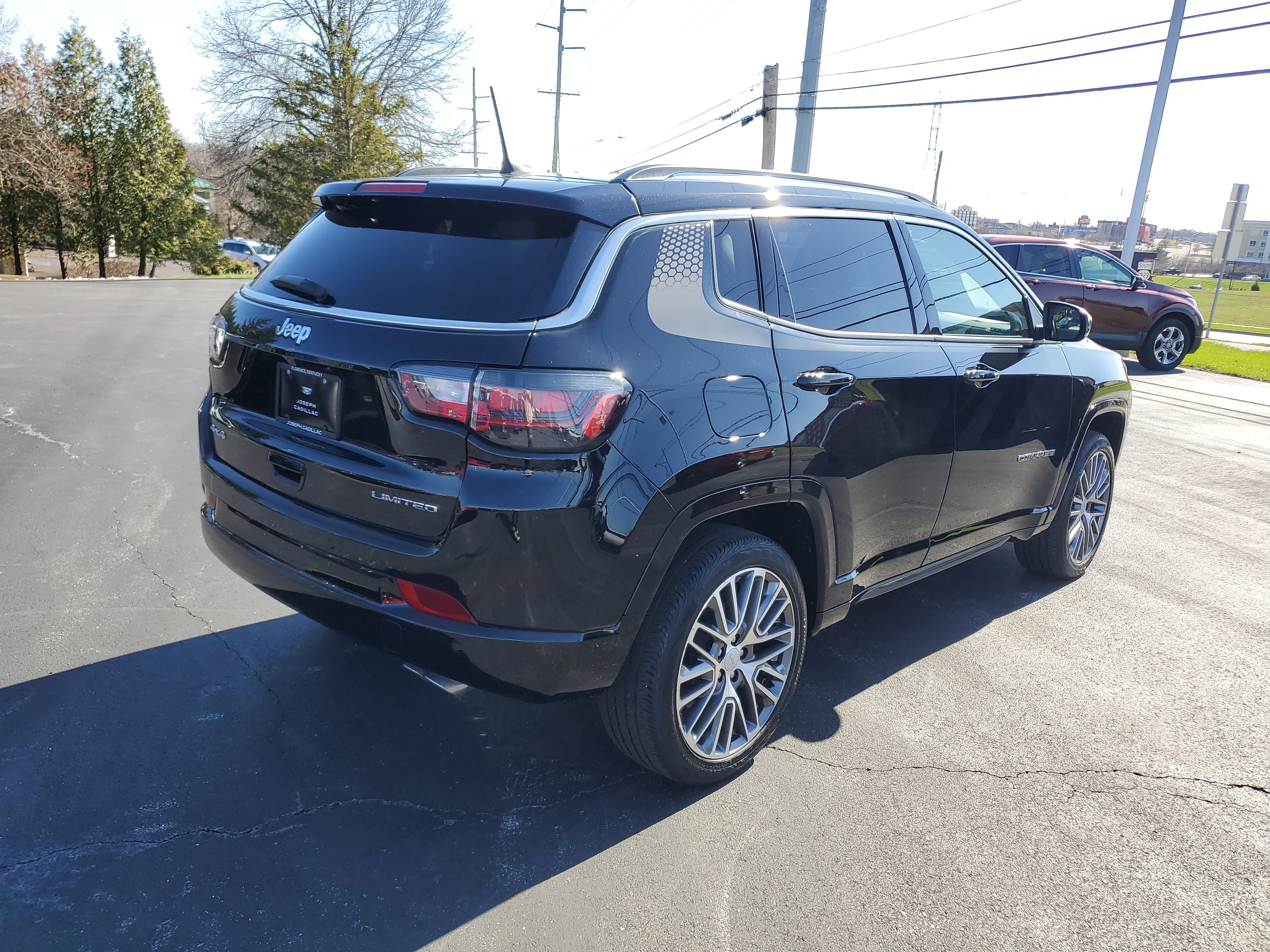 Used 2022 Jeep Compass Limited w/ Elite Group AWD/4WD image 3