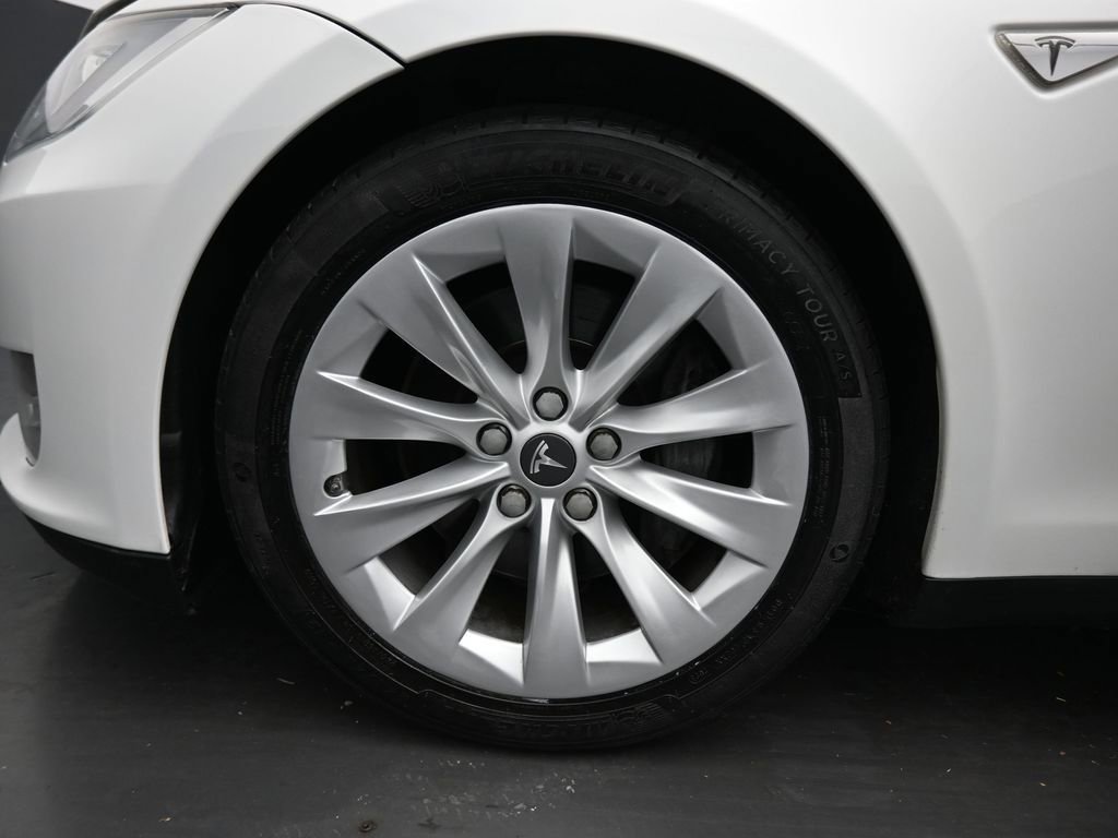 Used 2013 Tesla Model S Performance image 42