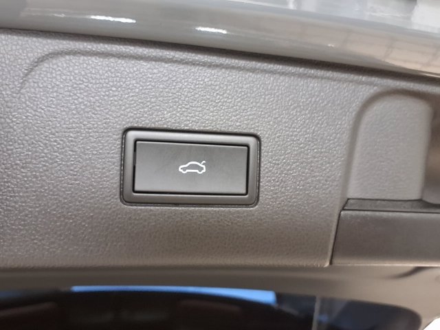 Used 2024 Volkswagen Atlas Peak Edition SEL AWD/4WD image 25