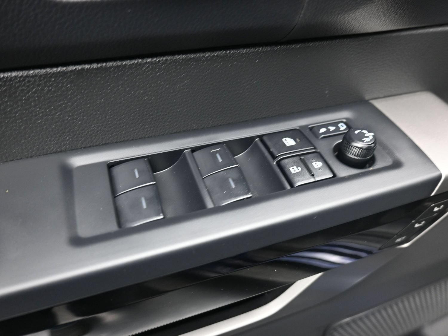Used 2025 Toyota Tundra Limited AWD/4WD image 13