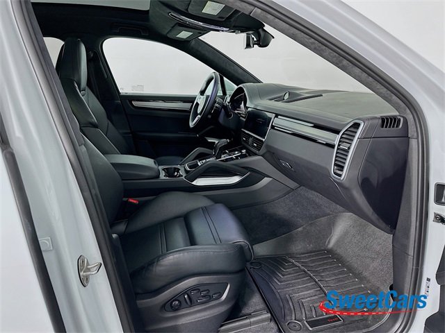 Used 2023 Porsche Cayenne Turbo image 10