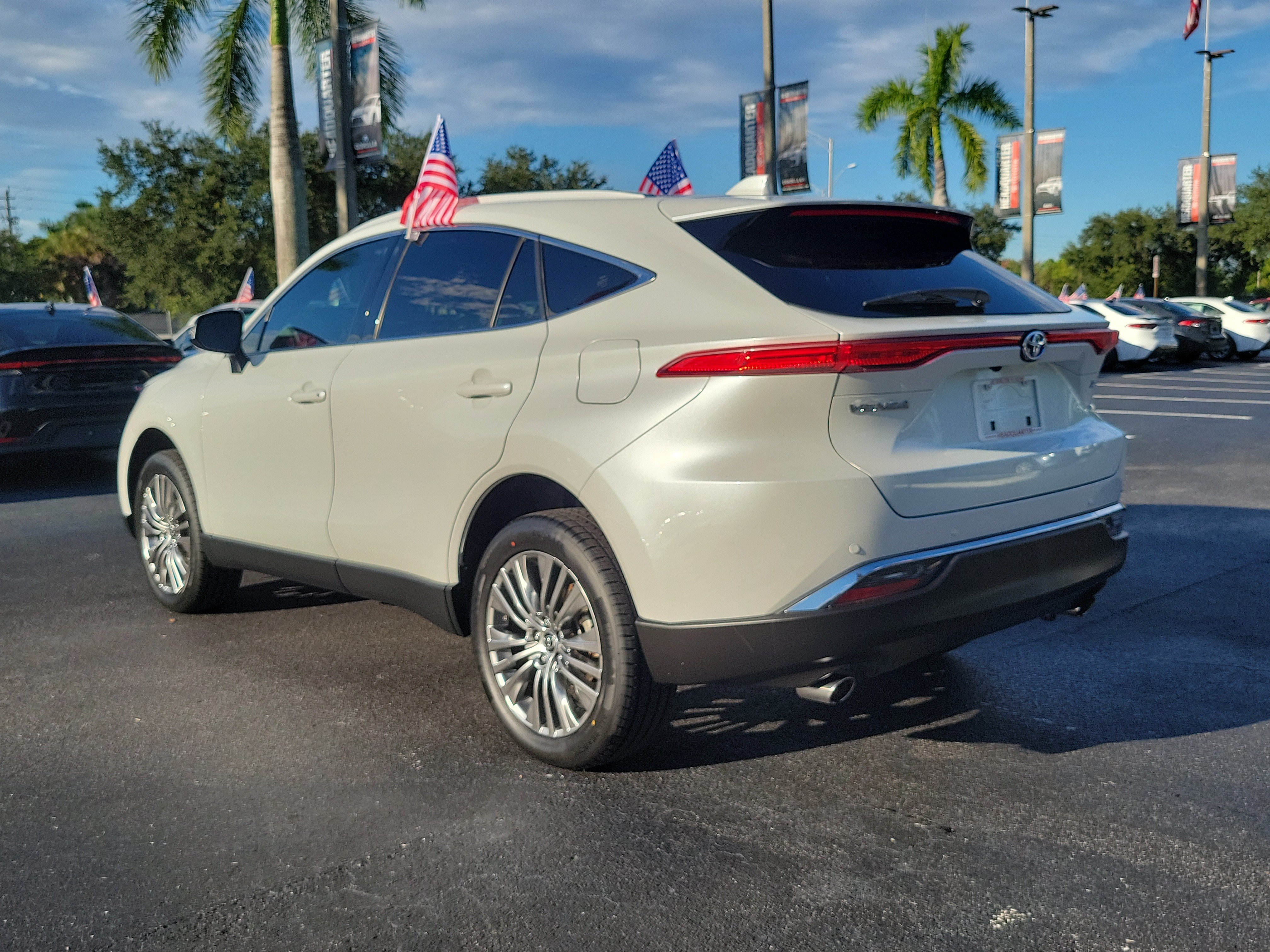 Used 2023 Toyota Venza XLE AWD/4WD image 8