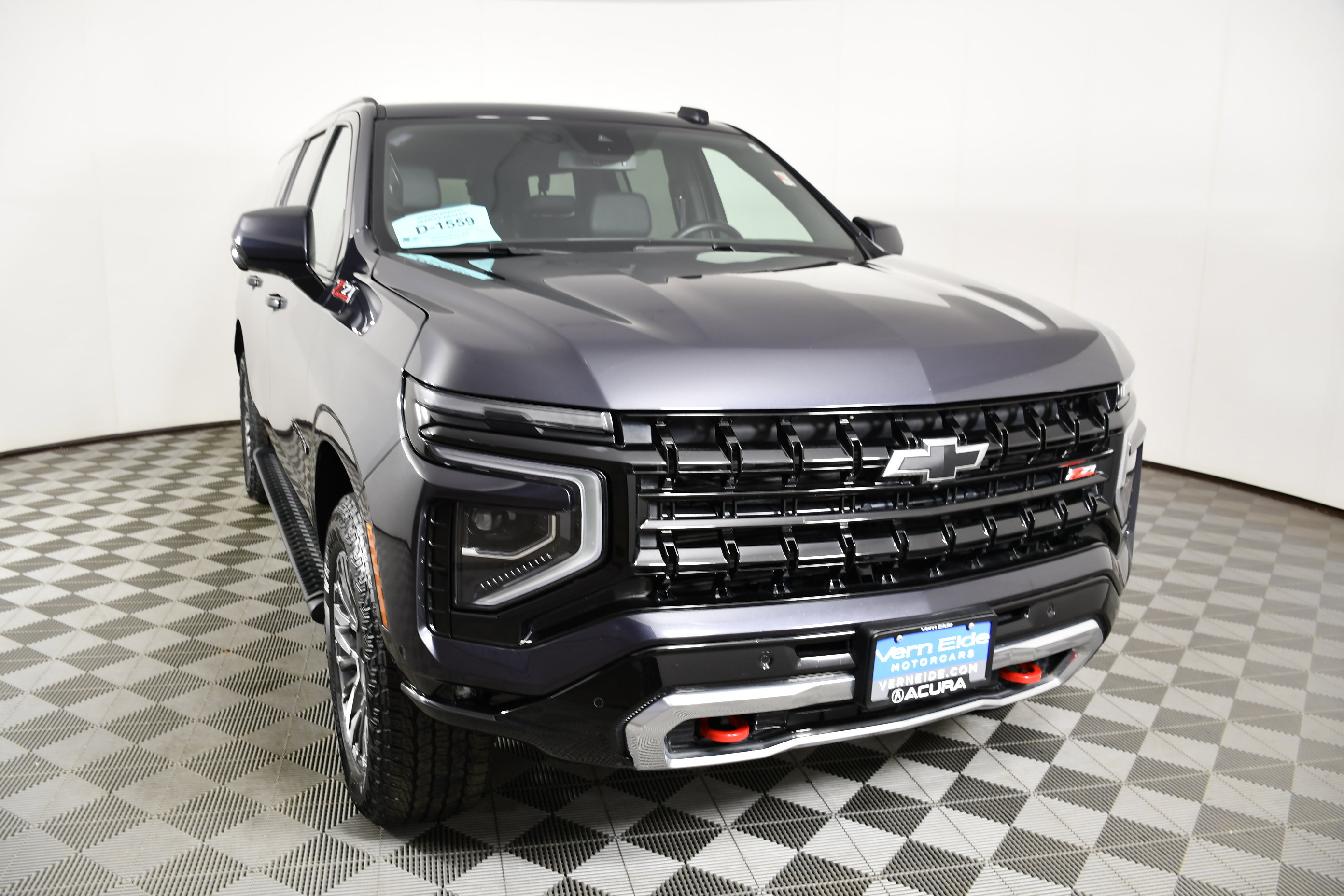 Used 2025 Chevrolet Suburban Z71 image 3